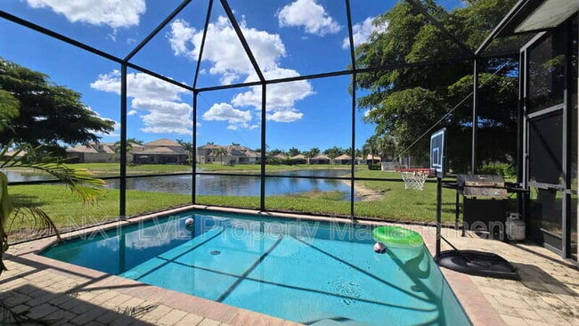 Building Photo - 1685 Serrano Cir