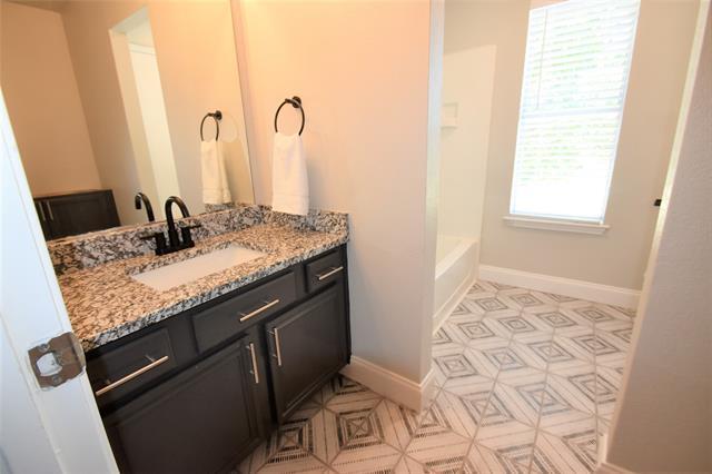 Building Photo - 9328 Warren Dr