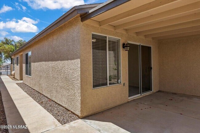 Building Photo - 8142 N Millwheel Pl
