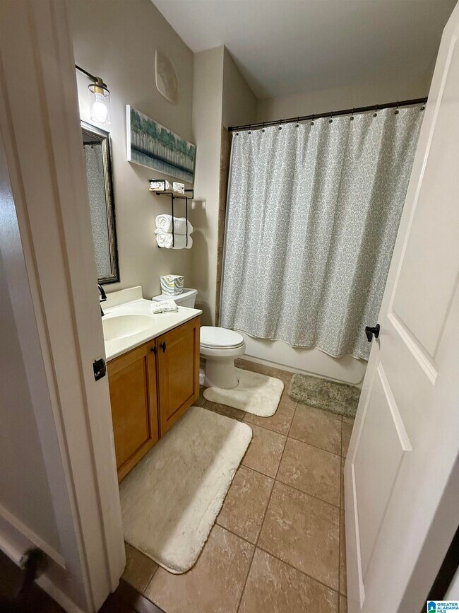 Building Photo - 475 River Forest Ln