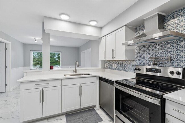 Building Photo - 8120 Brown Pelican Ave