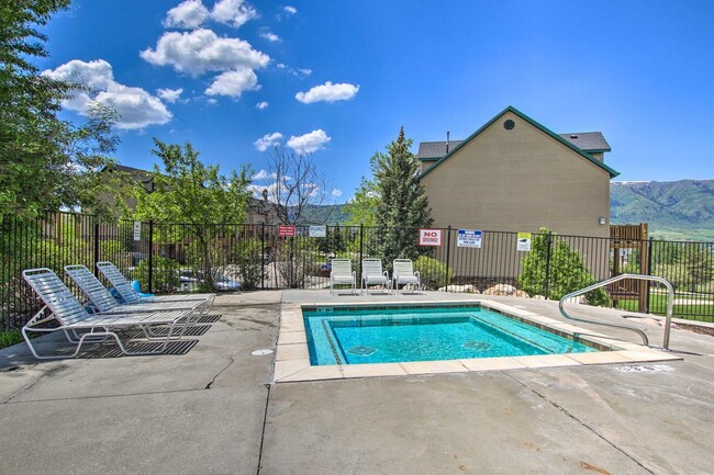 Building Photo - 3524 N Fox Run Dr