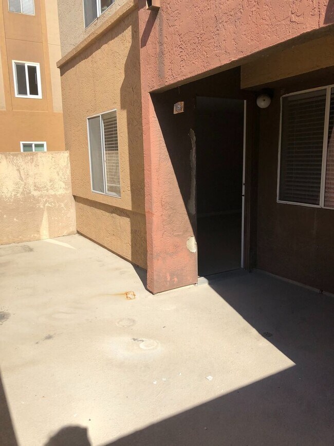 Building Photo - 1 BED/1 BATH CONDO NEAR LA JOLLA VILLAGE