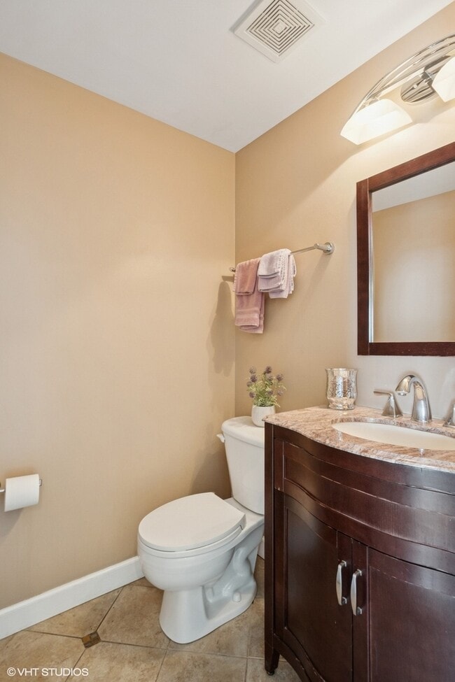 Building Photo - 983 Mayfair Ct