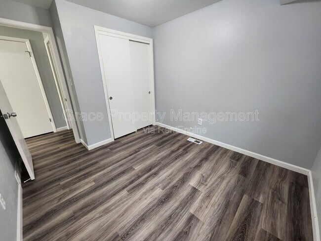 Building Photo - 774 W Cleveland Cir