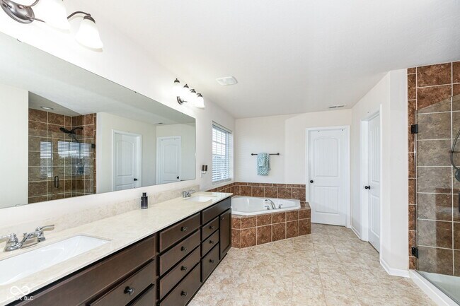 Building Photo - 6252 Sugar Maple Dr