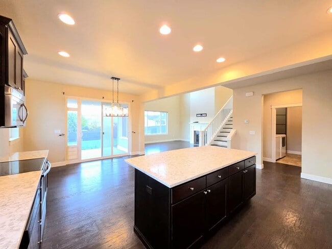 Building Photo - Large 3 bedroom, 3 bath newer build in sought after East Wenatchee neighborhood!