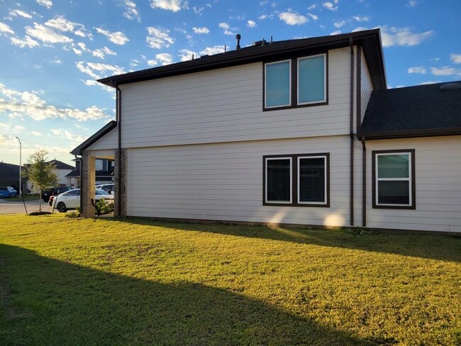 Building Photo - 31622 Whittis Hl Wy