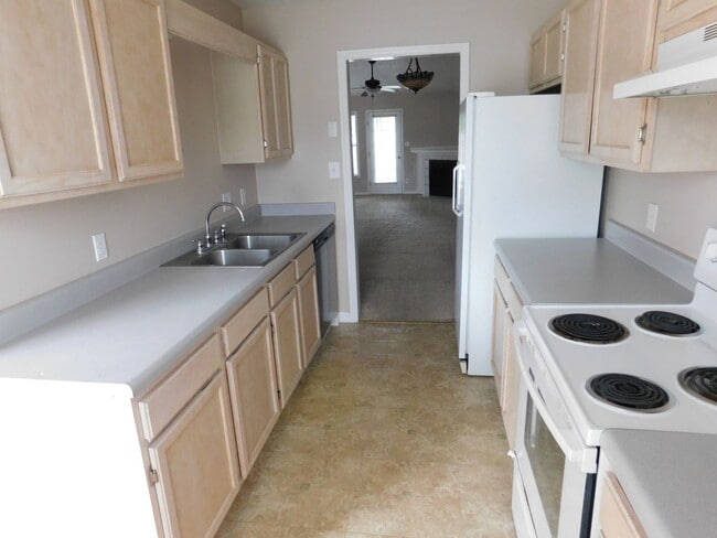 Building Photo - Charming Triplex in Havelock