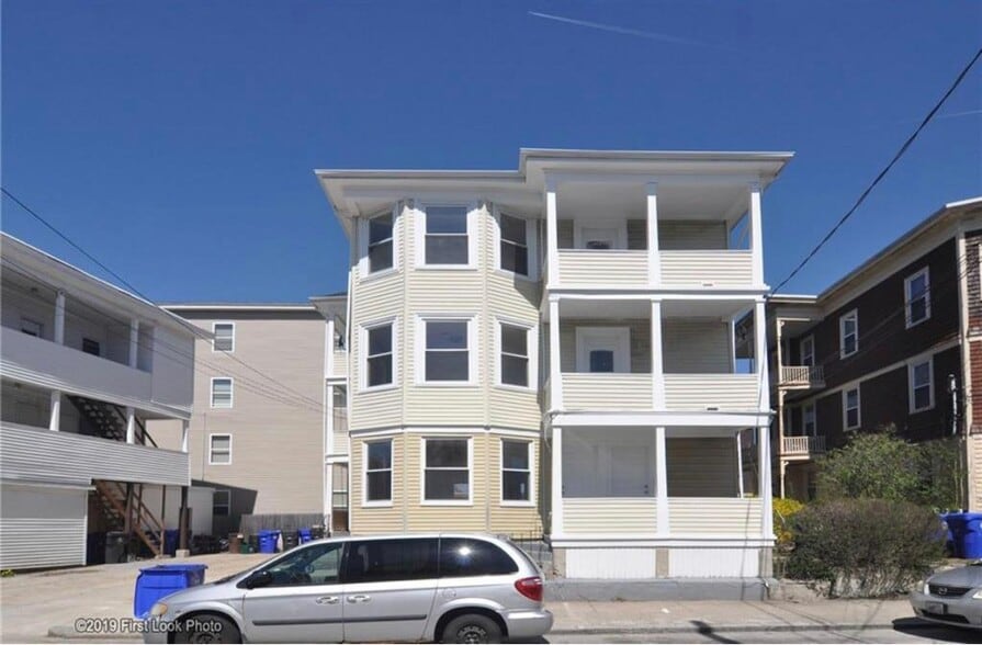 Building Photo - 179 Valley St