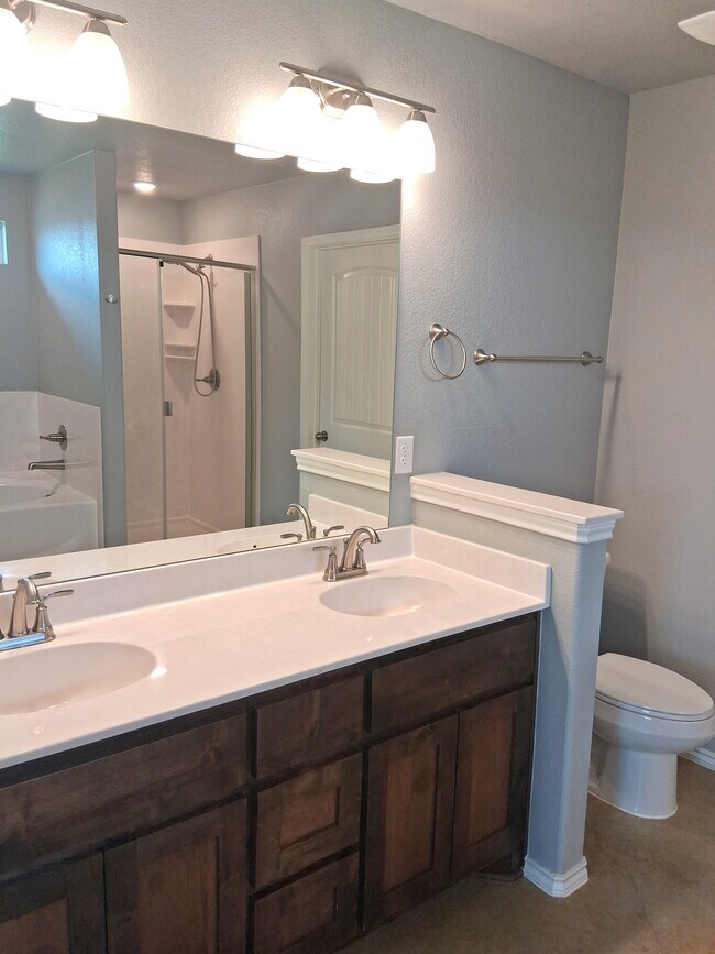 Building Photo - 3010 Privet Dr