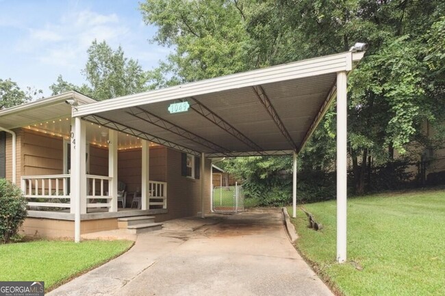 Building Photo - 1049 Brookdale Dr