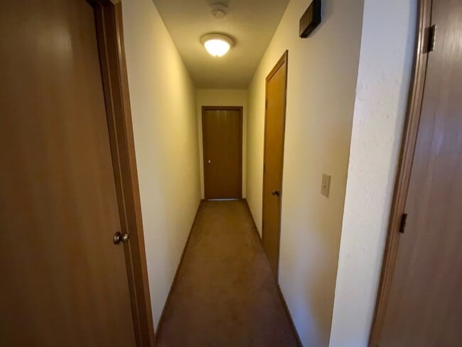 Building Photo - 4 Bedroom 3 Bath Condo