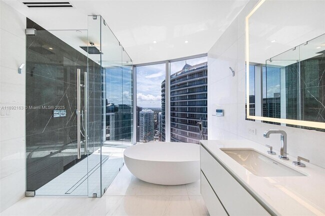 Building Photo - 300 Biscayne Blvd Way