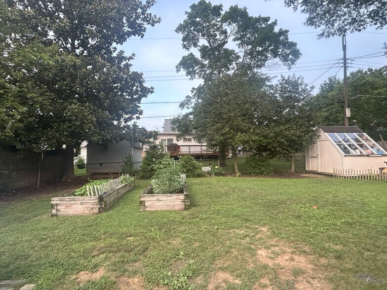 Building Photo - 6621 Cavalier Dr