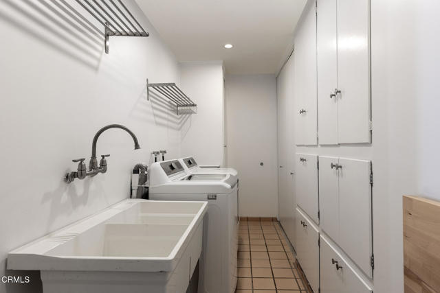 Building Photo - 2075 Linda Flora Dr