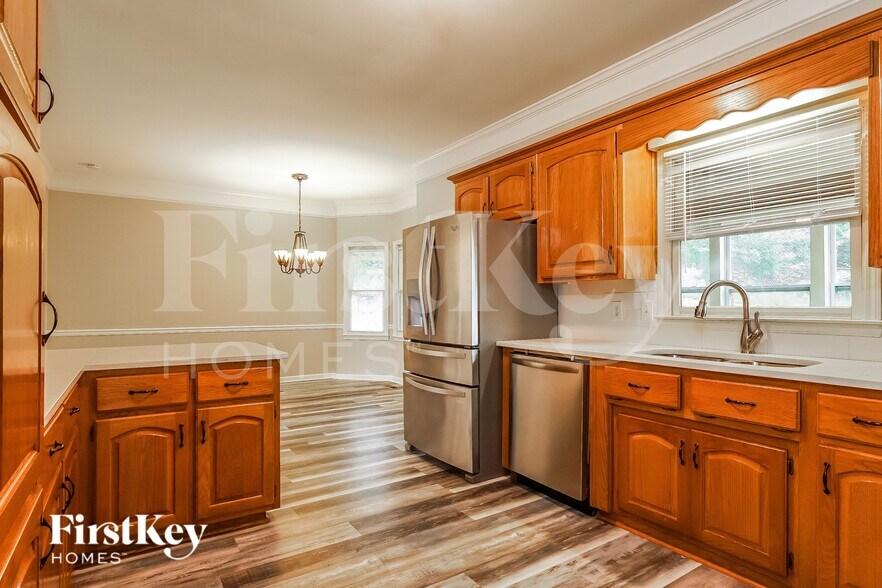 Building Photo - 6504 Hemlock St