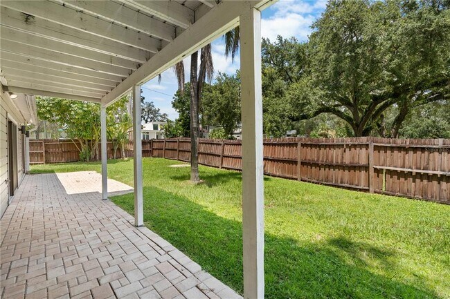 Building Photo - 7815 N River Shore Dr