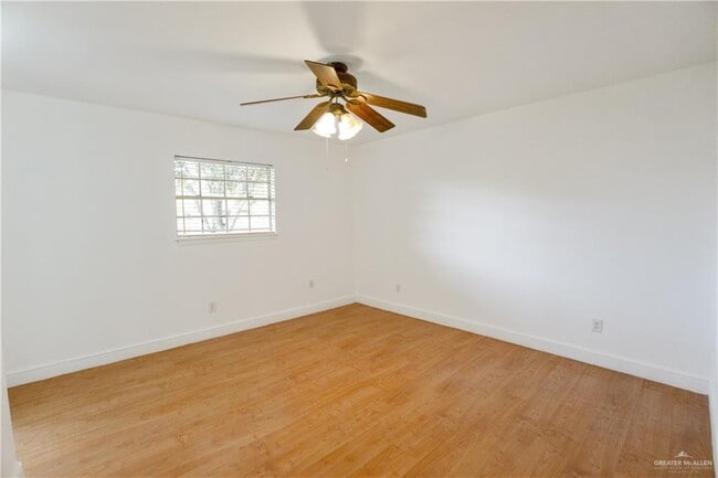 Building Photo - 9 Redbud Ave