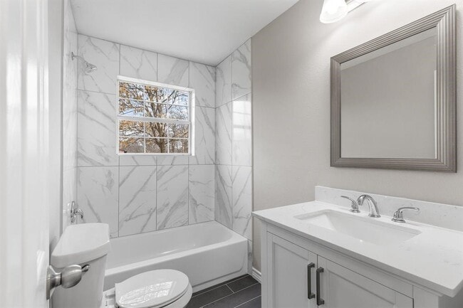 Building Photo - 4311 Hull St