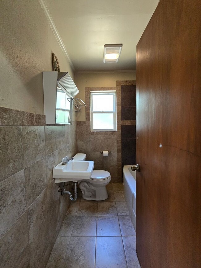 Building Photo - Cute 2 bedroom home near OBU