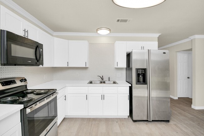 Building Photo - 25409 Pebble Dr