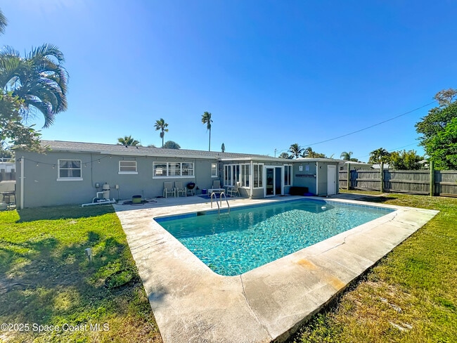 Building Photo - 113 SE 1st St