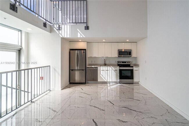 Building Photo - 8425 Crespi Blvd