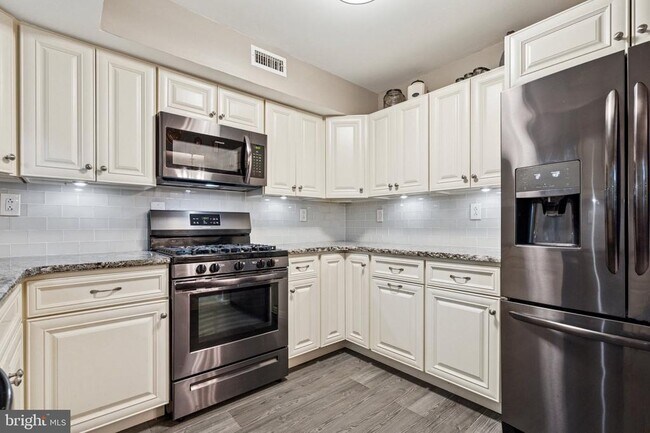 Building Photo - 4525 Winding Brook Dr