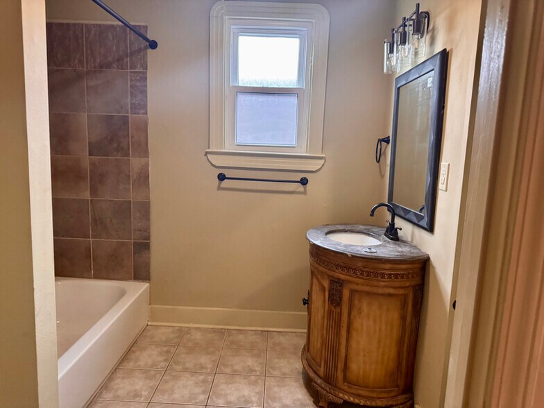 Building Photo - 2555 Elder St