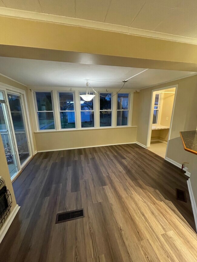 eat-in kitchen with lots of windows - 2310 Old Berwick Rd