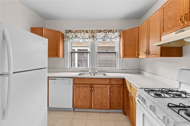 Building Photo - 394 Taunton Pl