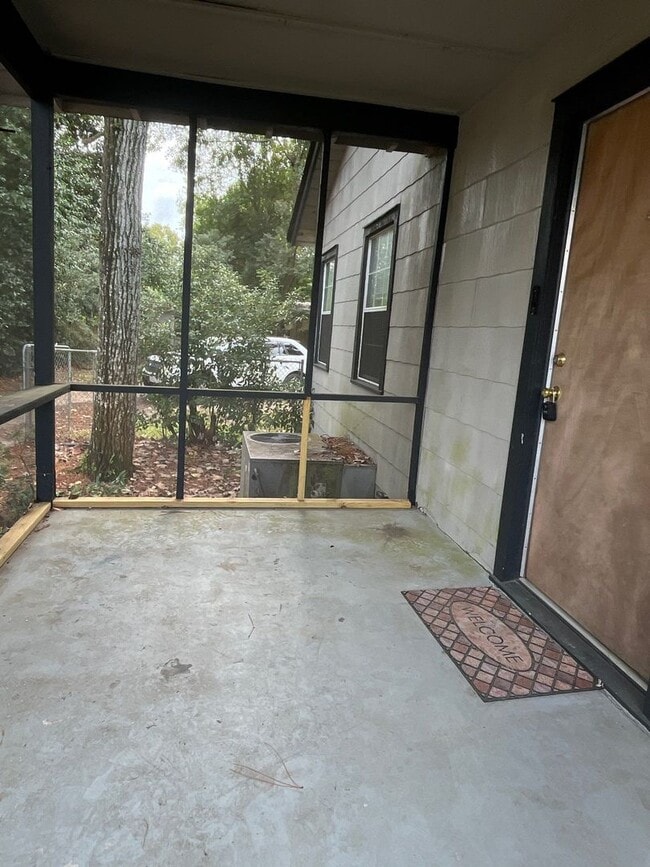 Building Photo - 2 bed 1 bath house- Walk to stadium!! April 20th!!!