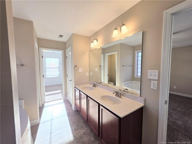 Building Photo - 389 Roanoke Dr