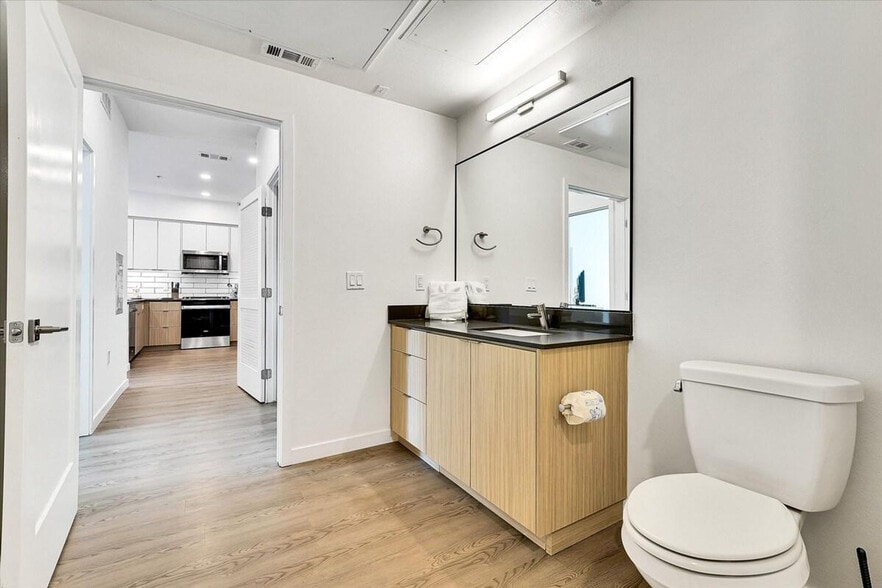 Building Photo - 593 Camino De La Reina