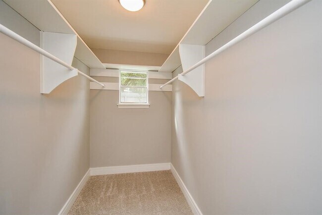 Building Photo - 8518 Braesview Ln