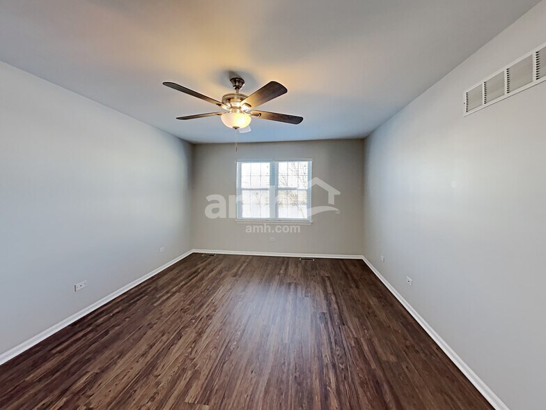 Building Photo - 1712 Tall Oaks Dr