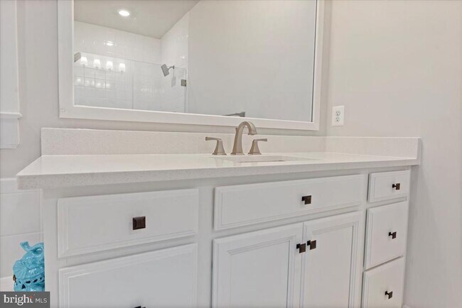 Building Photo - 13903 Hebron Ln