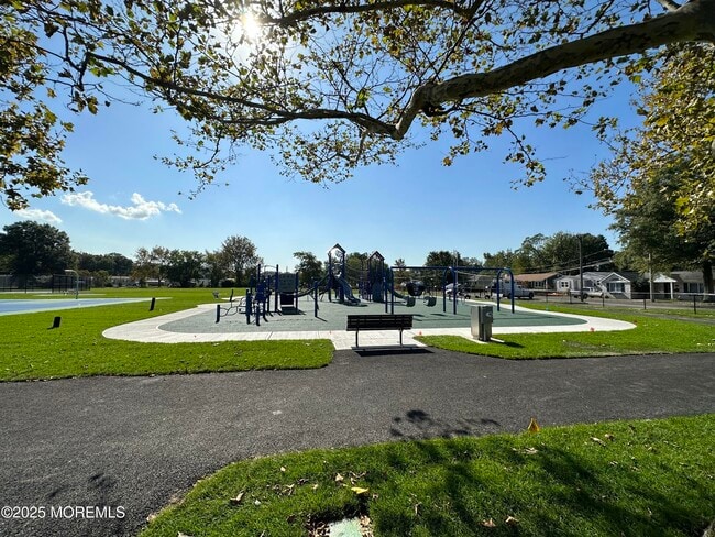 Building Photo - 143 8th St