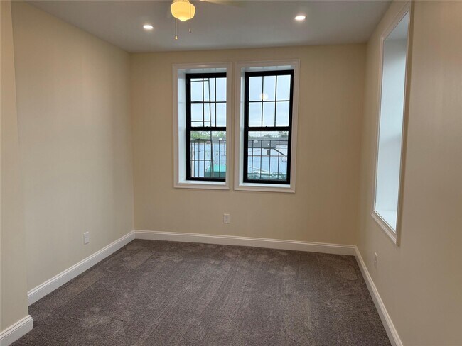 Building Photo - 162 2nd St