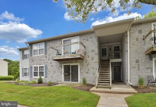 Building Photo - 11 Coral Tree Ct