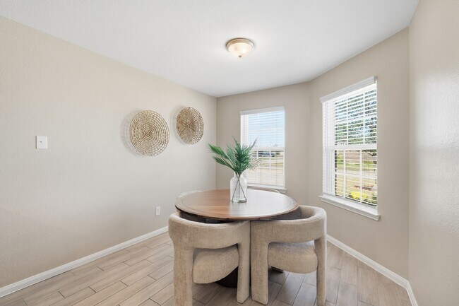 Building Photo - 1001 Strawberry Ridge Dr