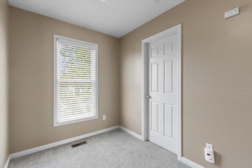 Building Photo - 576 Donna Marie Dr