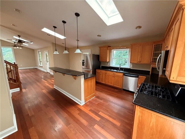 Building Photo - 1505 Hillcrest Dr