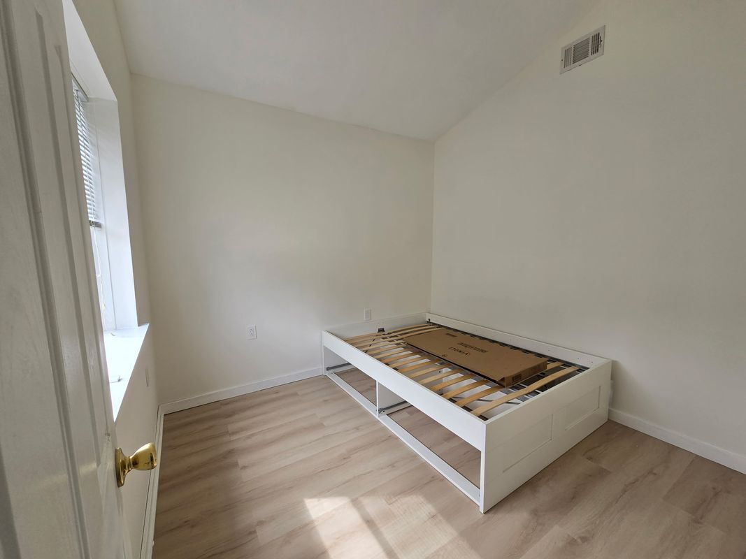 Building Photo - 19 Shamrock Ln