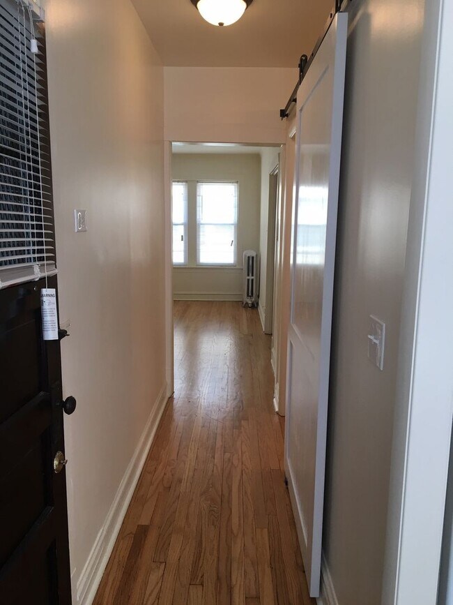 Building Photo - Cutest Studio Ever! Horner Park!