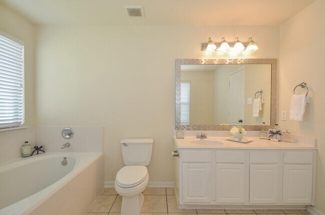 Building Photo - 2410 Crossmill Ln