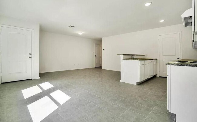 Building Photo - 26688 Pools Creek Dr