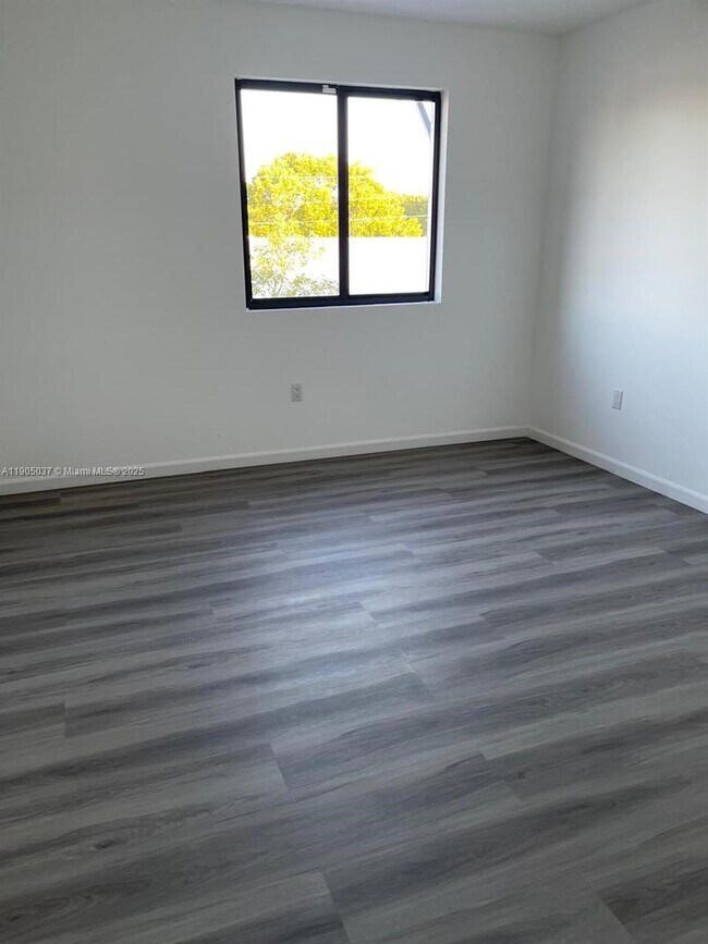 Building Photo - 916 NW 8th St