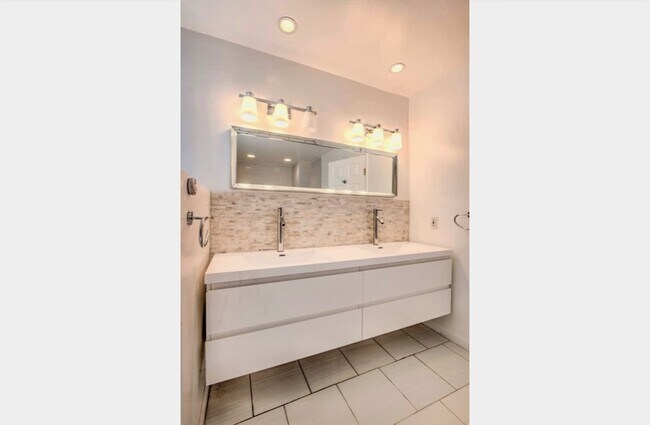 master bath - 4257 Laurel Canyon Blvd